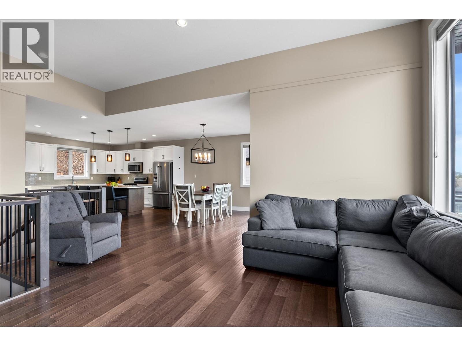 2061 Galore Crescent, Kamloops, British Columbia  V2E 0A7 - Photo 8 - 10385197