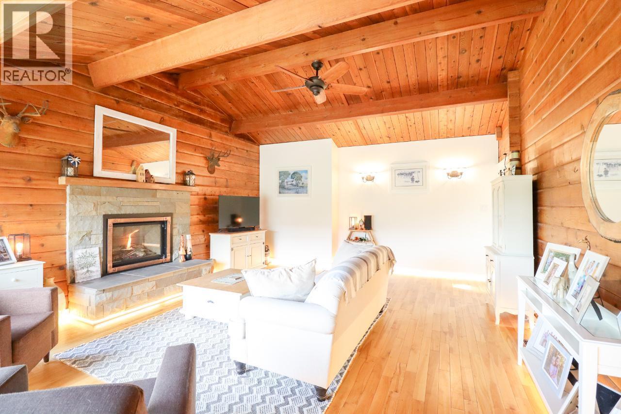 5816 Andrew Avenue, Summerland, British Columbia  V0H 1Z9 - Photo 8 - 10384538