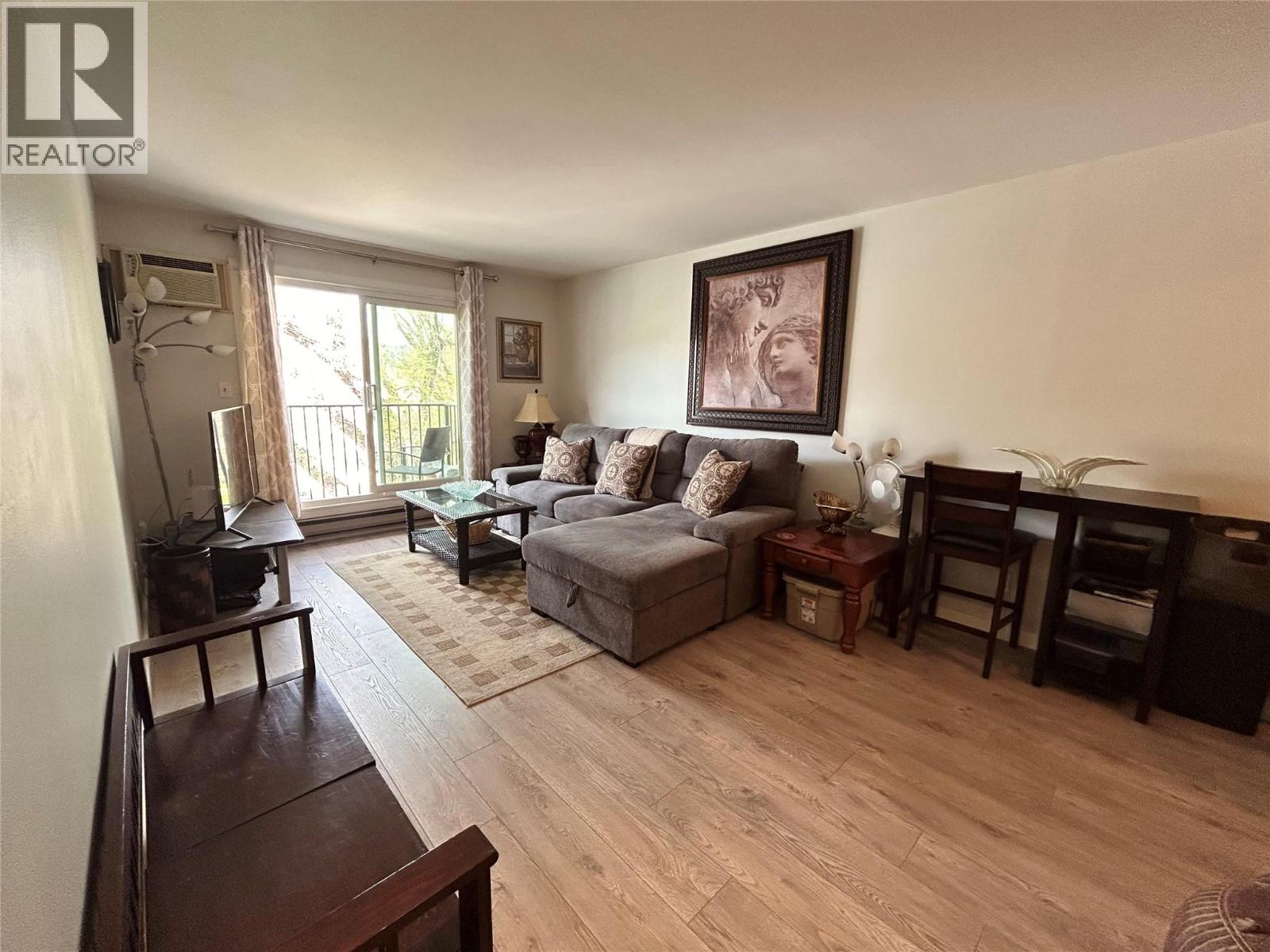 922 Dynes Avenue Unit# 208, Penticton, British Columbia  V2A 1E8 - Photo 2 - 10384871