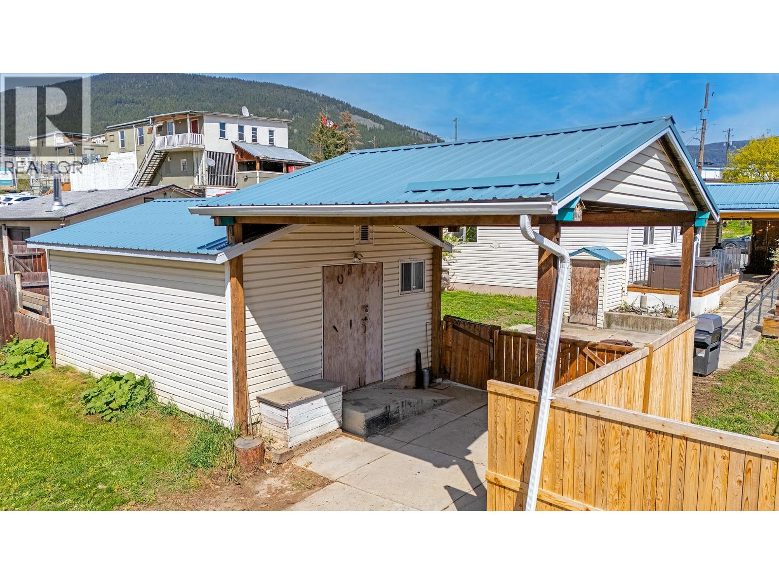 129 9th Avenue S, Creston, British Columbia  V0B 1G3 - Photo 3 - 10385004