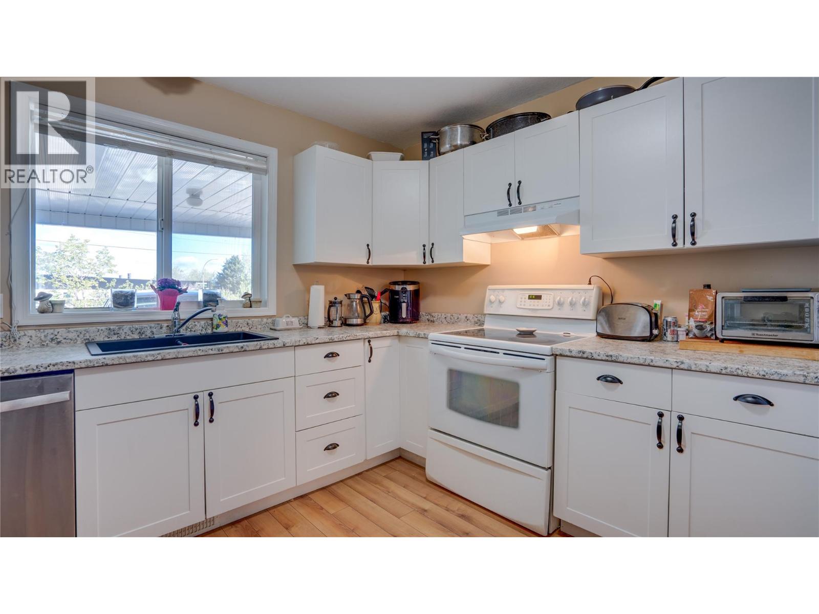 1041 Middleton Way Unit# 102, Vernon, British Columbia  V1B 2N3 - Photo 4 - 10384922