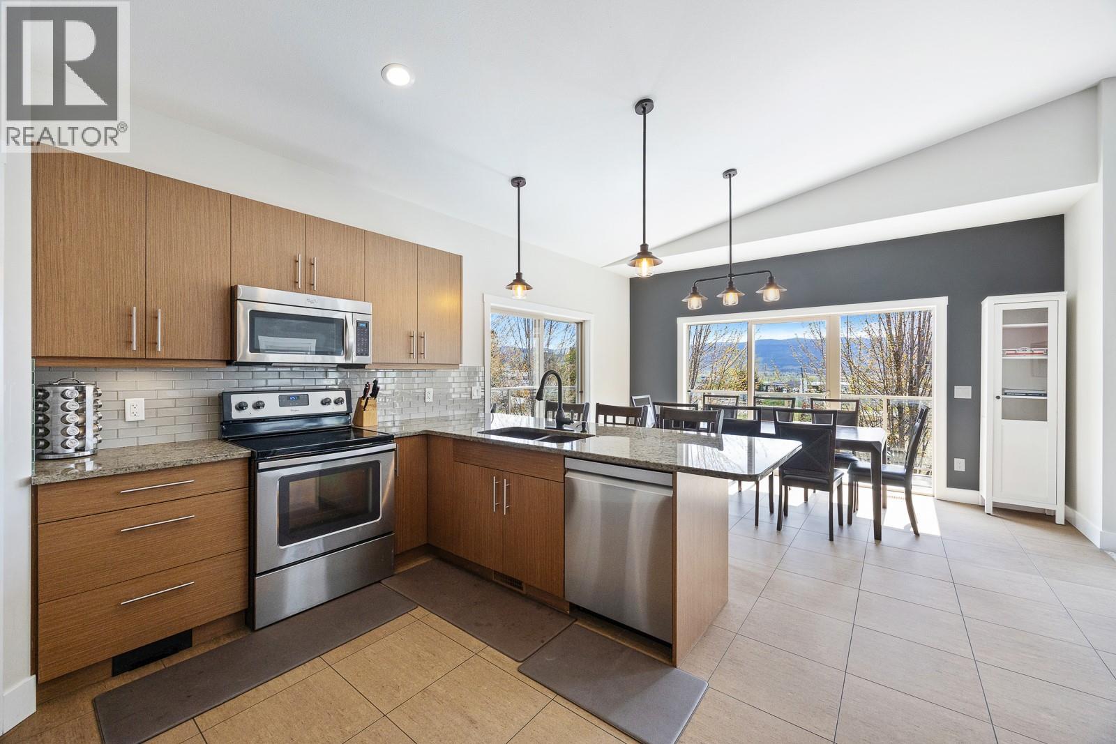 3007 Shetland Road, Kelowna, British Columbia  V1V 3A7 - Photo 4 - 10384895