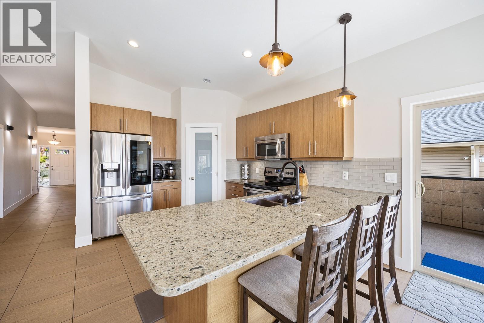 3007 Shetland Road, Kelowna, British Columbia  V1V 3A7 - Photo 5 - 10384895