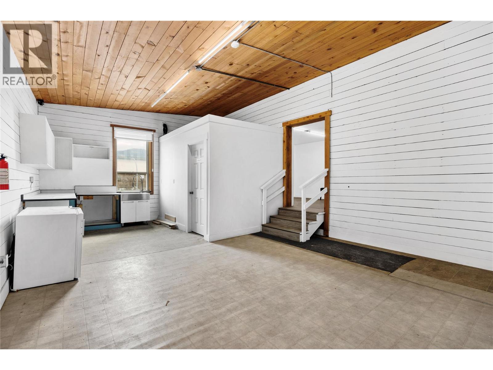 986 Victoria Street Unit# A/b, Kamloops, British Columbia  V2C 2B9 - Photo 11 - 10385239