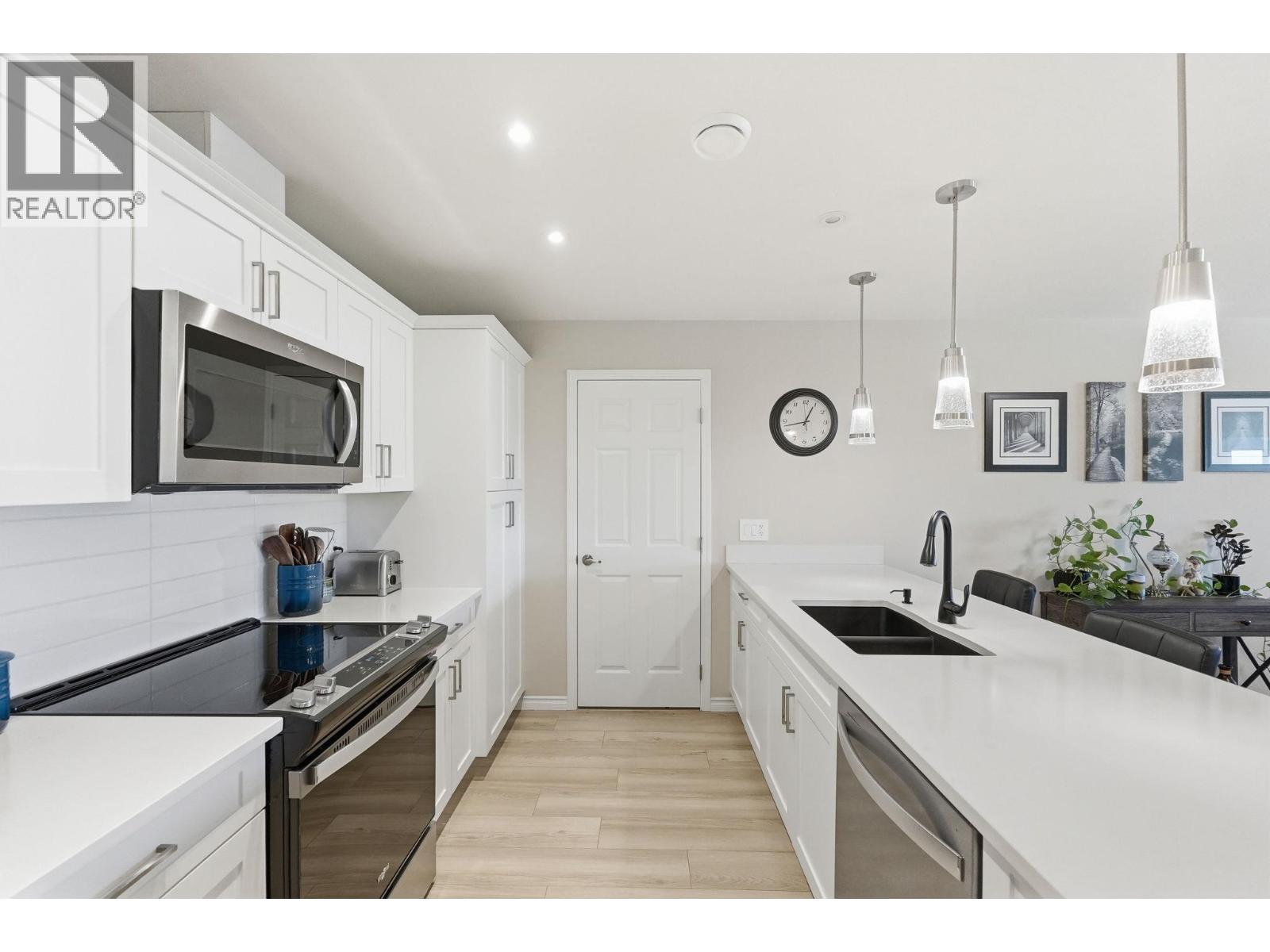 3362 Skaha Lake Road Unit# 502, Penticton, British Columbia  V2A 6G4 - Photo 5 - 10385267