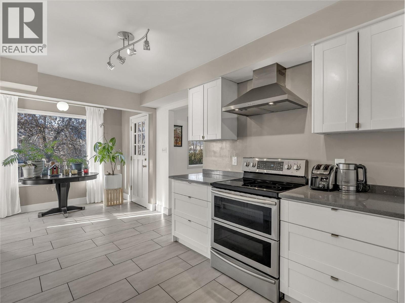 114 Murray Drive, Penticton, British Columbia  V2A 7E4 - Photo 8 - 10384918