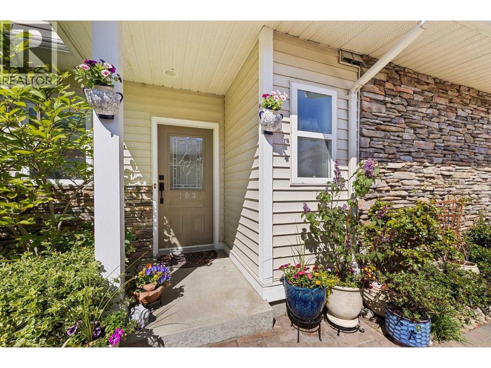 4049 Lakeshore Road Unit# 103, Kelowna, British Columbia  V1W 1V7 - Photo 3 - 10385226