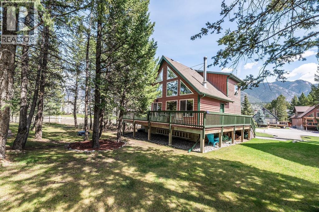 7483 Pine Cone Lane, Radium Hot Springs, British Columbia  V0A 1M0 - Photo 1 - 10384974