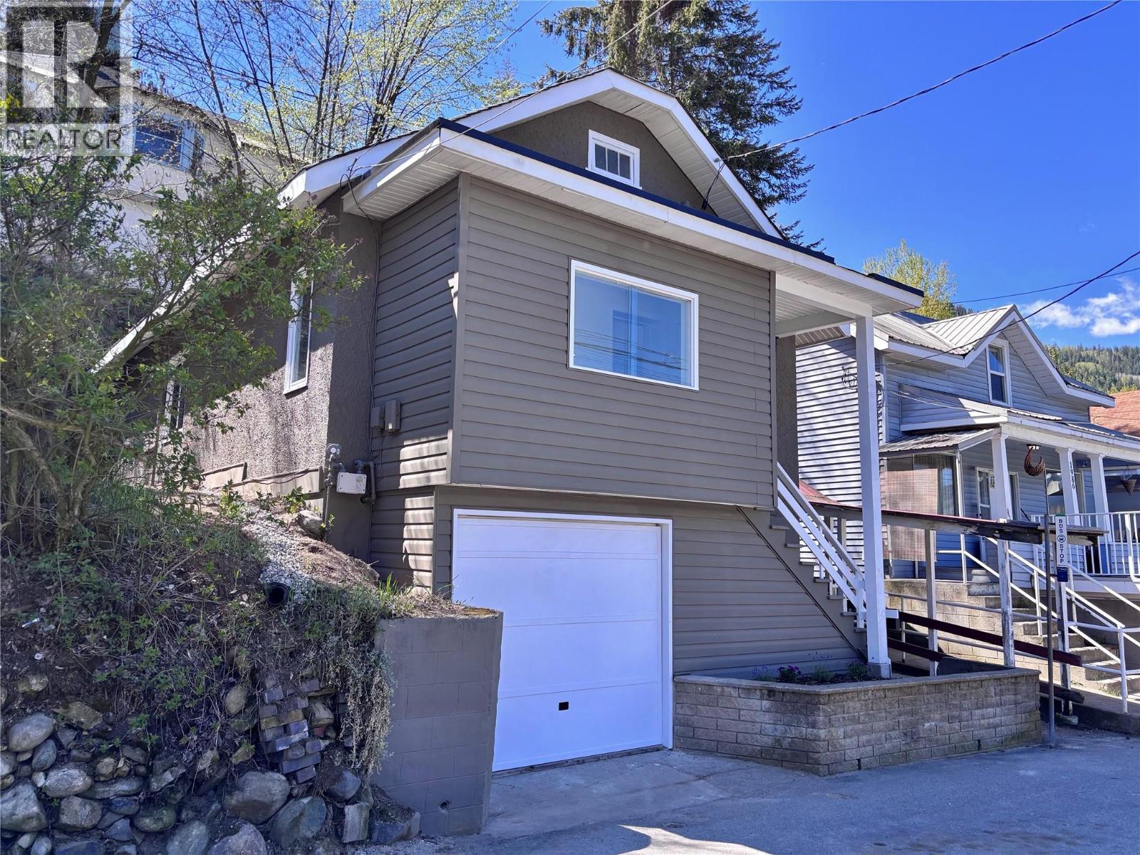 1994 Topping Street, Trail, British Columbia  V1R 4G5 - Photo 5 - 10366862