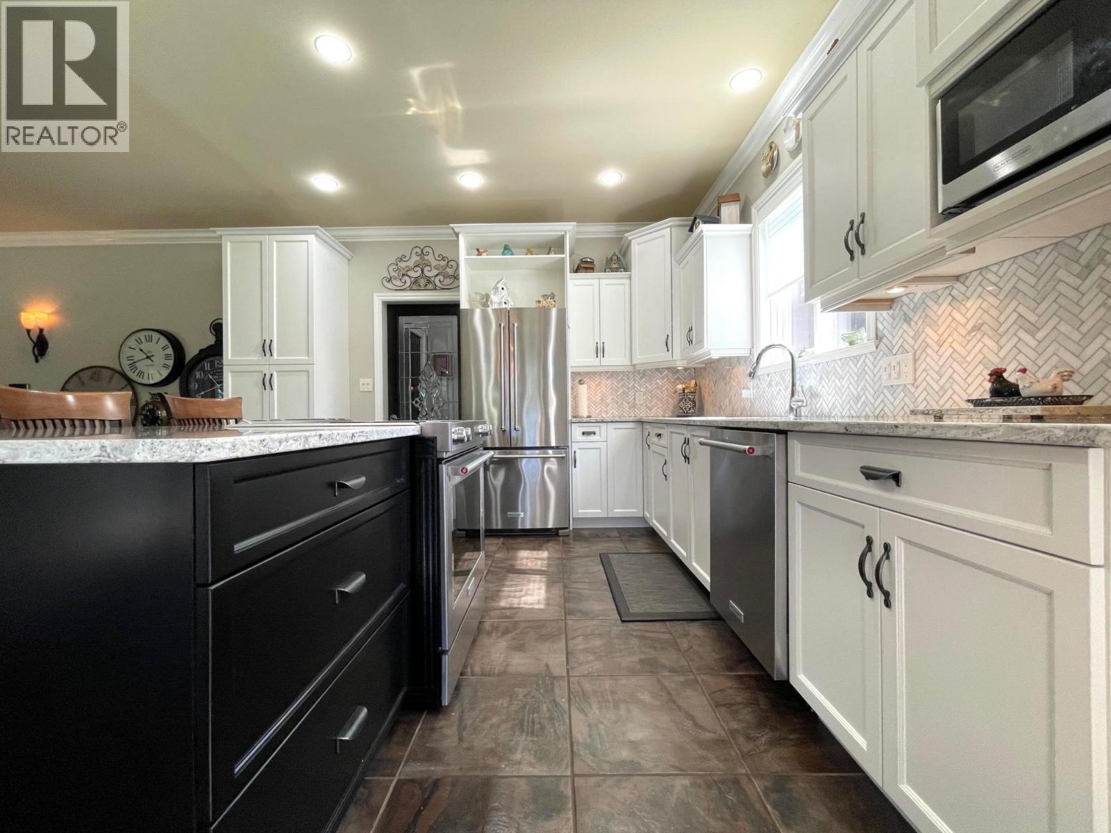 2210 Burgess Avenue, Merritt, British Columbia  V1K 1R3 - Photo 4 - 10385308