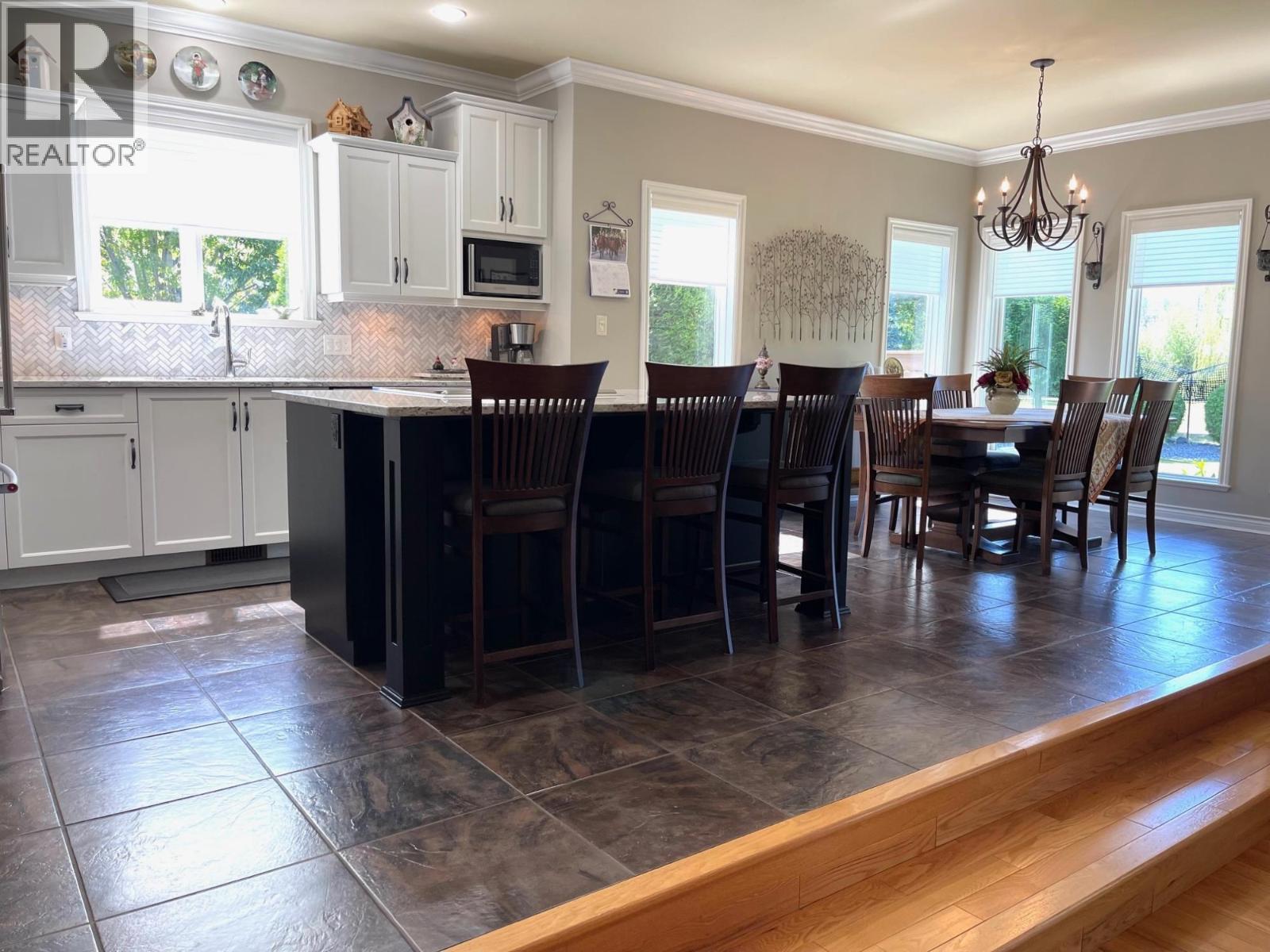 2210 Burgess Avenue, Merritt, British Columbia  V1K 1R3 - Photo 6 - 10385308