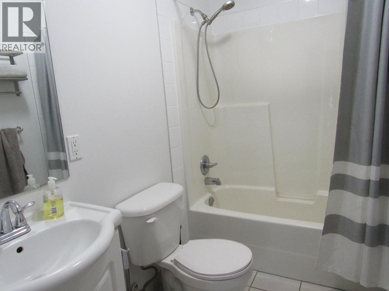 1447 37th Street, Castlegar, British Columbia  V1N 4J5 - Photo 12 - 10383975