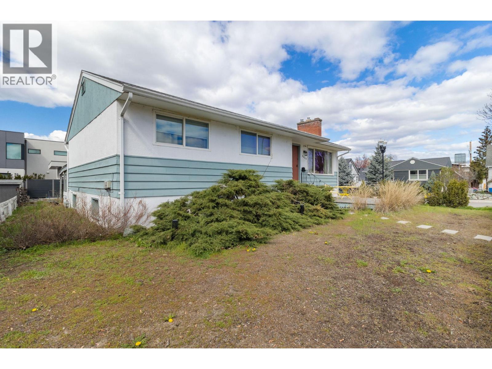 2362 Abbott Street, kelowna, British Columbia