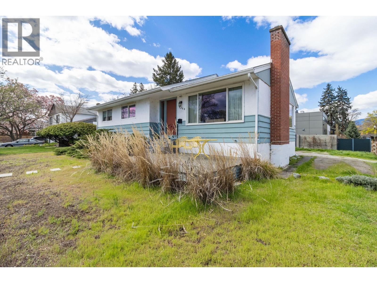 2362 Abbott Street, Kelowna, British Columbia  V1Y 1E6 - Photo 2 - 10385337