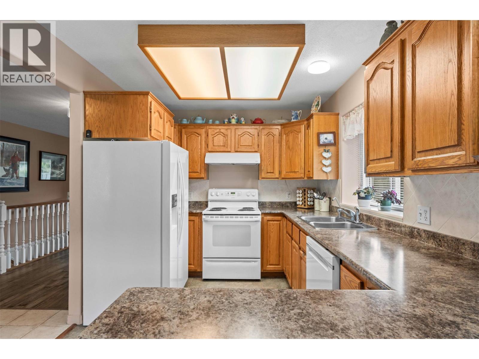 2675 Pine Avenue Unit# 8, Lumby, British Columbia  V0E 2G5 - Photo 12 - 10384108