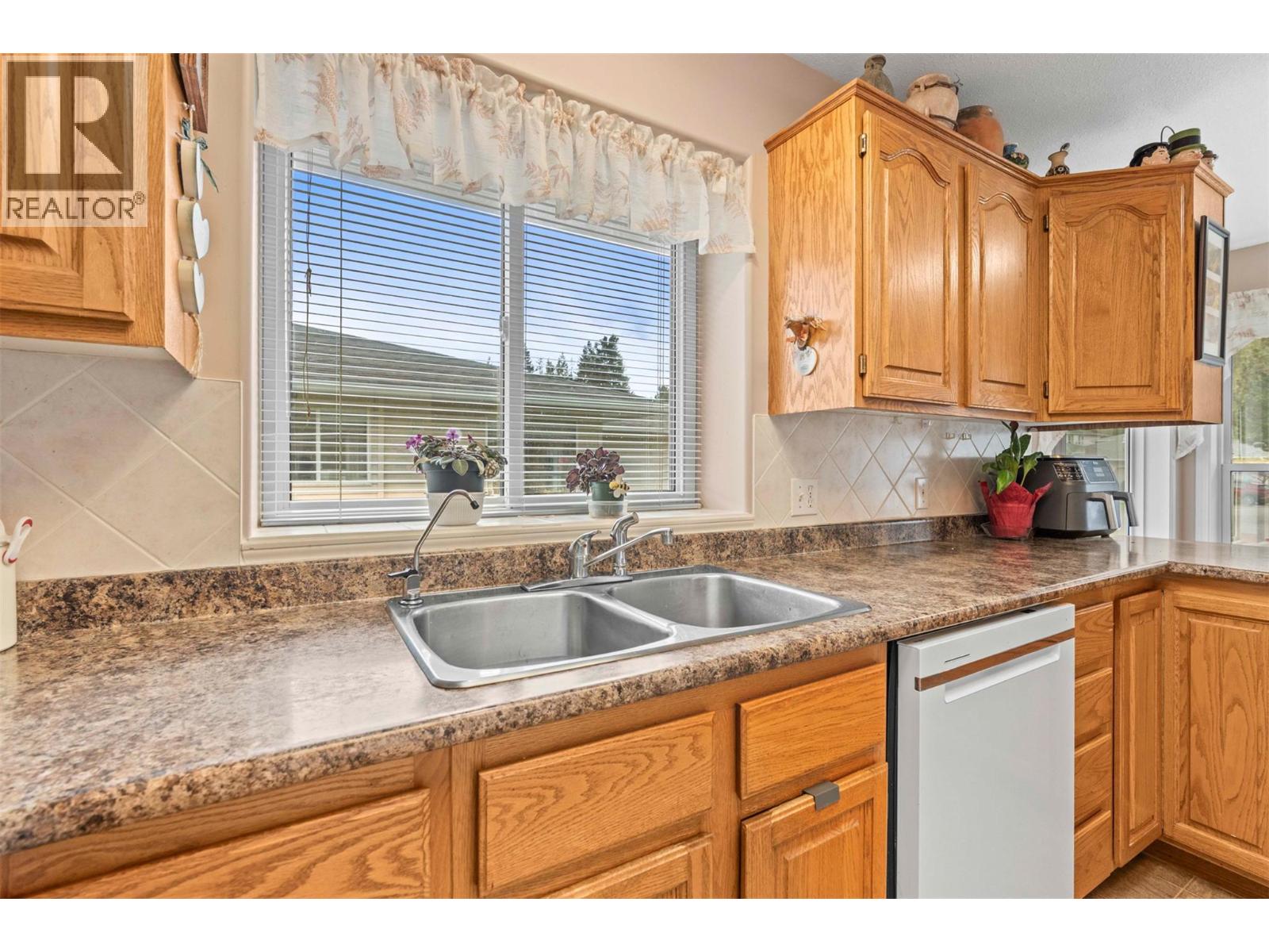 2675 Pine Avenue Unit# 8, Lumby, British Columbia  V0E 2G5 - Photo 16 - 10384108