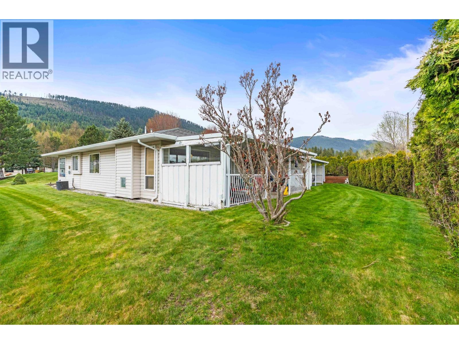 2675 Pine Avenue Unit# 8, Lumby, British Columbia  V0E 2G5 - Photo 3 - 10384108
