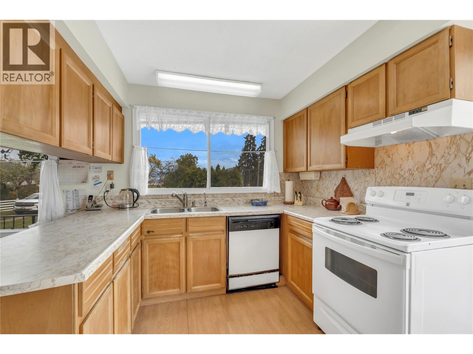 232 Lakehill Road, Kaleden, British Columbia  V0H 1K0 - Photo 5 - 10385298