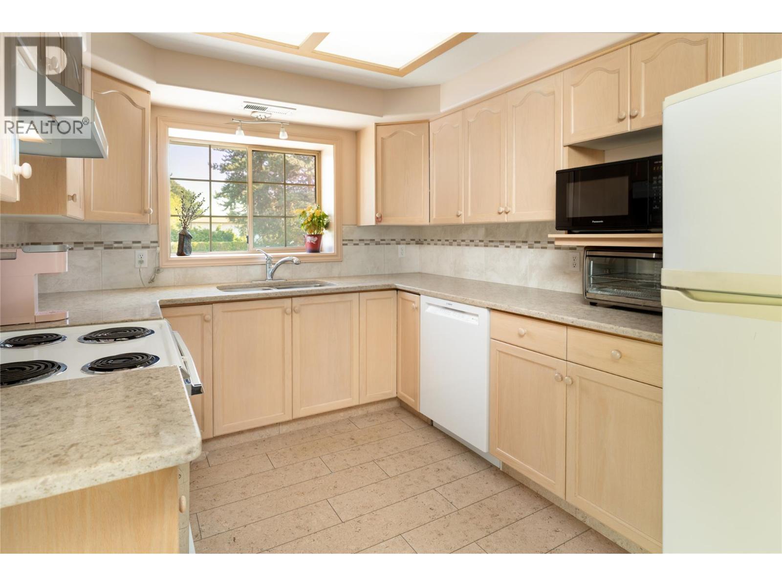 3335 Richter Street Unit# 215, Kelowna, British Columbia  V1W 3Y1 - Photo 5 - 10385047