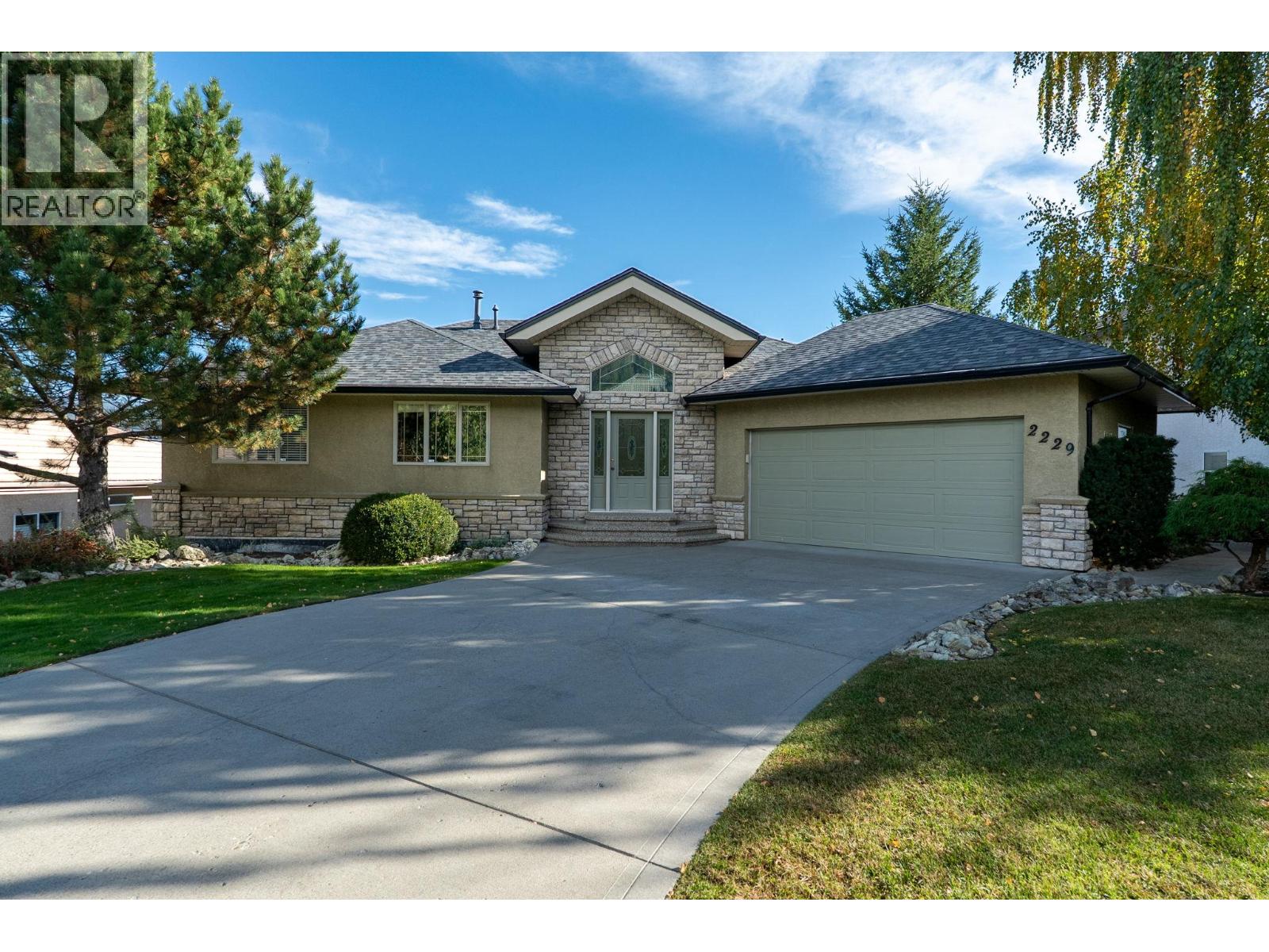 2229 Capistrano Drive, kelowna, British Columbia