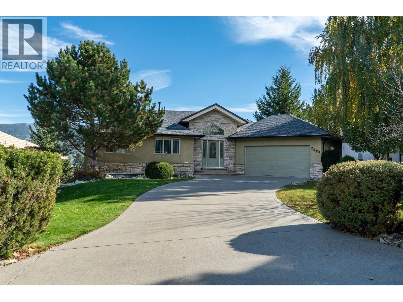 2229 Capistrano Drive, Kelowna, British Columbia  V1V 2A2 - Photo 2 - 10383569