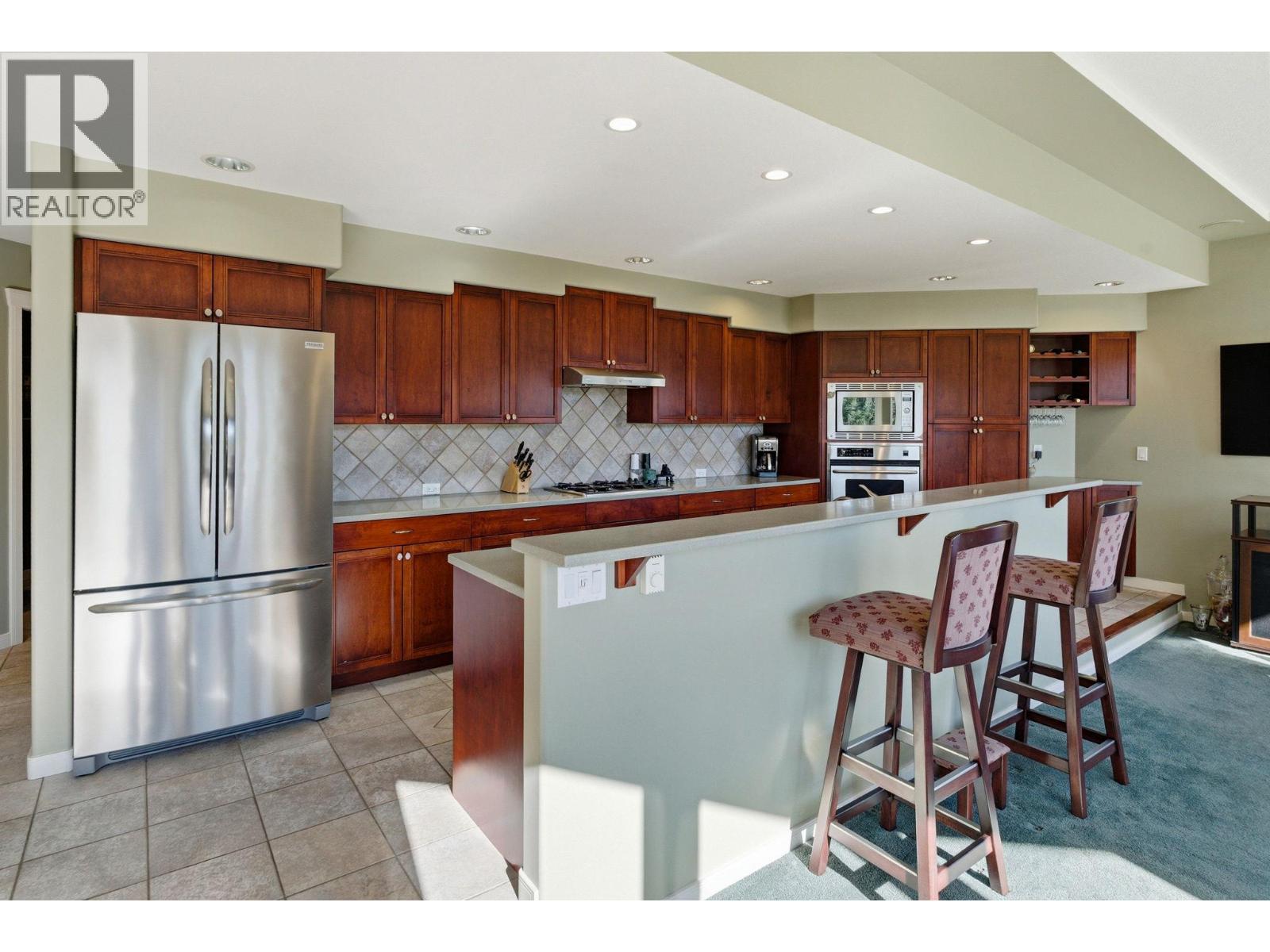 2229 Capistrano Drive, Kelowna, British Columbia  V1V 2A2 - Photo 6 - 10383569