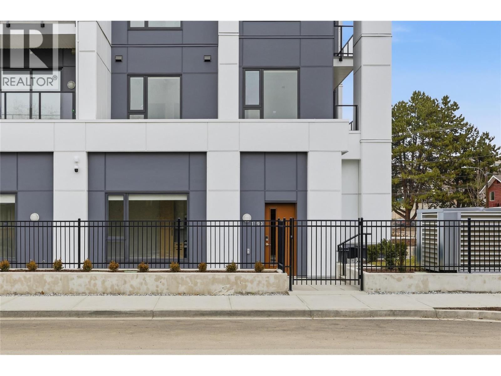 1390 Pridham Avenue Unit# Th4 Lot# 3, Kelowna, British Columbia  V1Y 0P7 - Photo 2 - 10385141