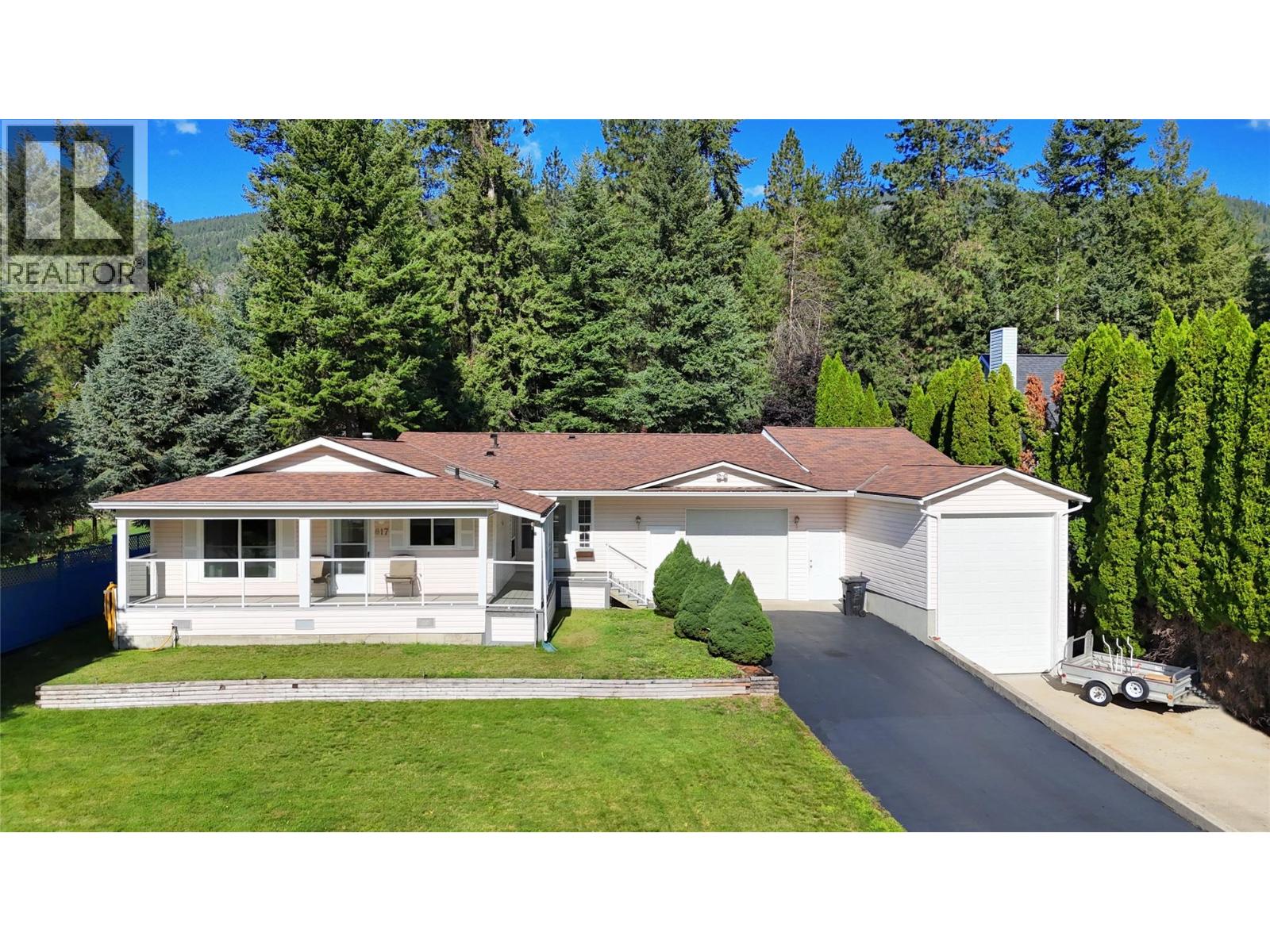 817 Smith Crescent, genelle, British Columbia