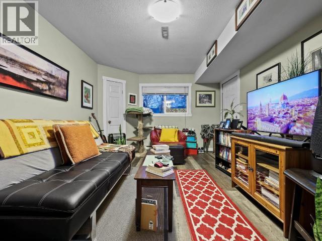2017 Sunnycrest Avenue, Kamloops, British Columbia  V2B 4L9 - Photo 6 - 10385179