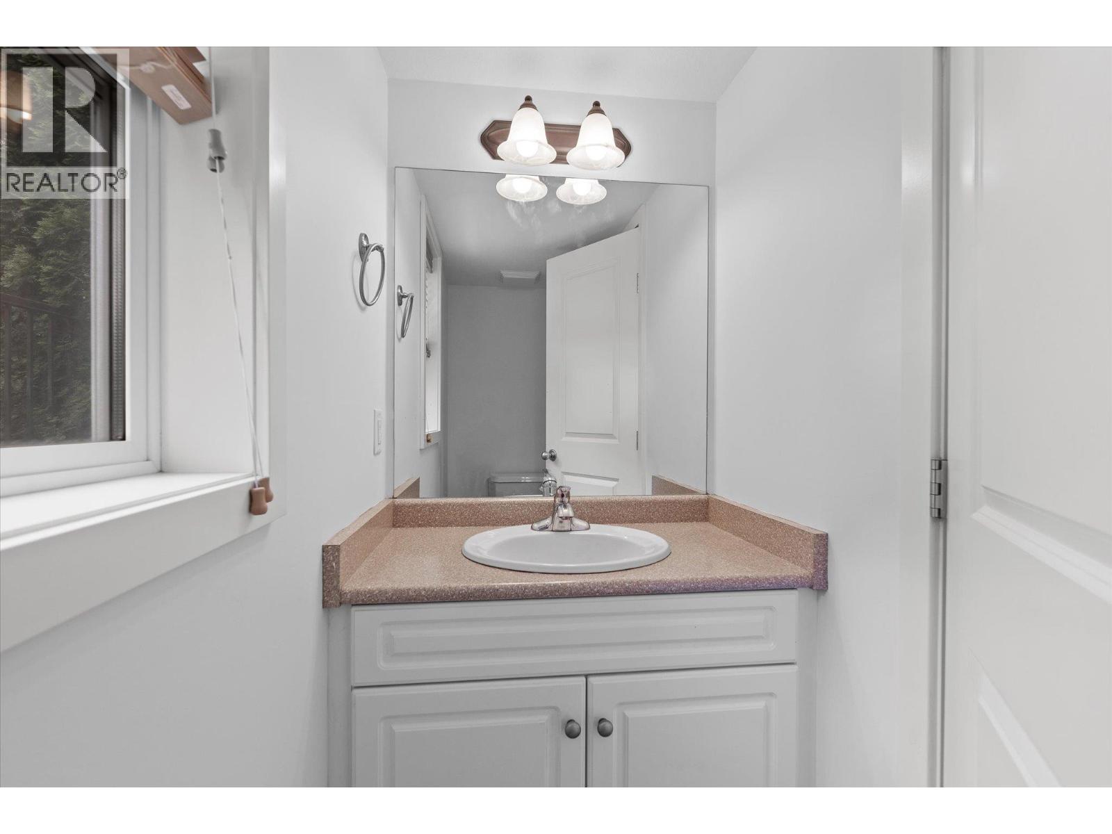2003 Montego Street, West Kelowna, British Columbia  V4T 3C6 - Photo 32 - 10385326
