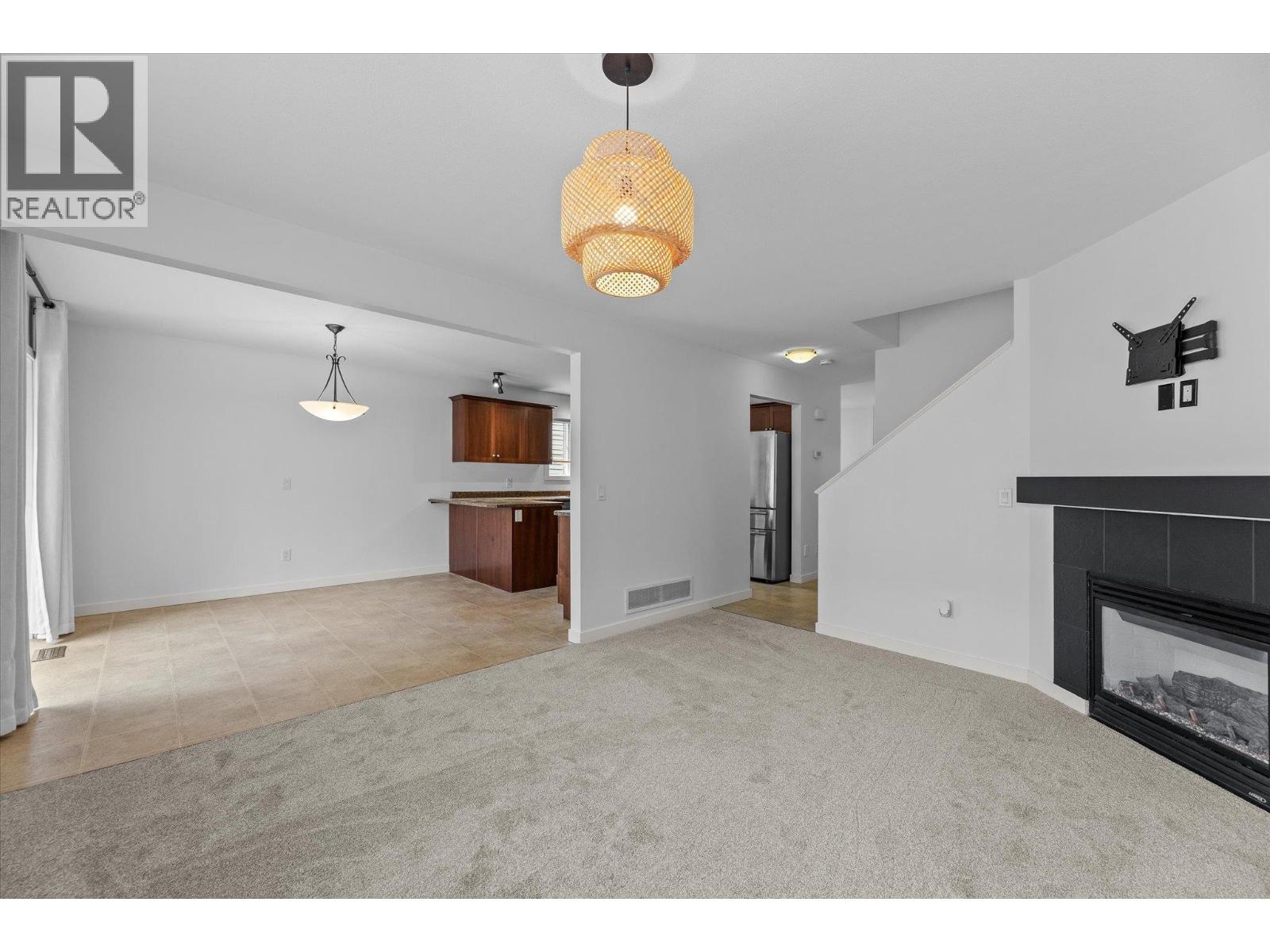 2003 Montego Street, West Kelowna, British Columbia  V4T 3C6 - Photo 4 - 10385326