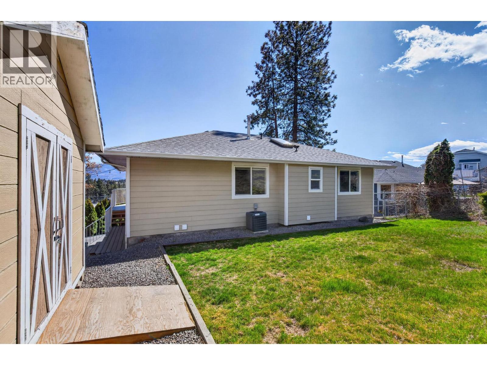 2048 Shamrock Drive, West Kelowna, British Columbia  V4T 1T8 - Photo 2 - 10381355