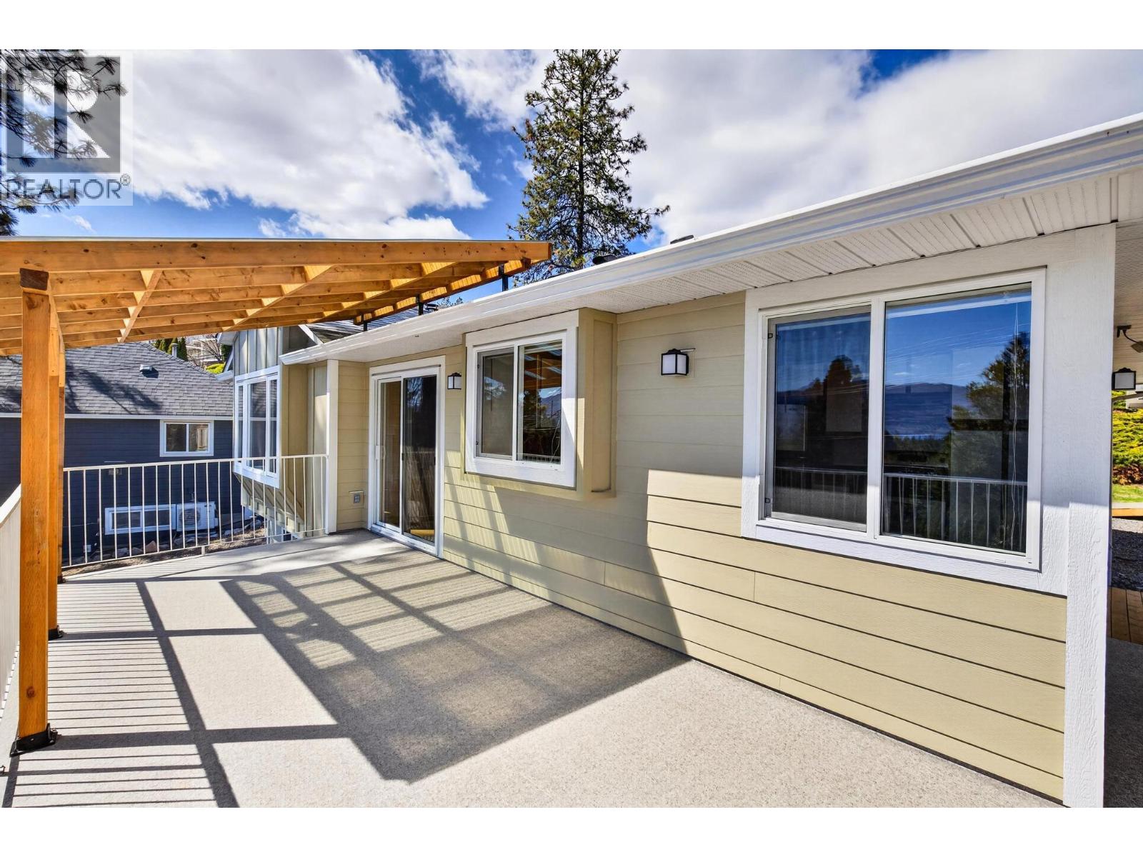 2048 Shamrock Drive, West Kelowna, British Columbia  V4T 1T8 - Photo 3 - 10381355