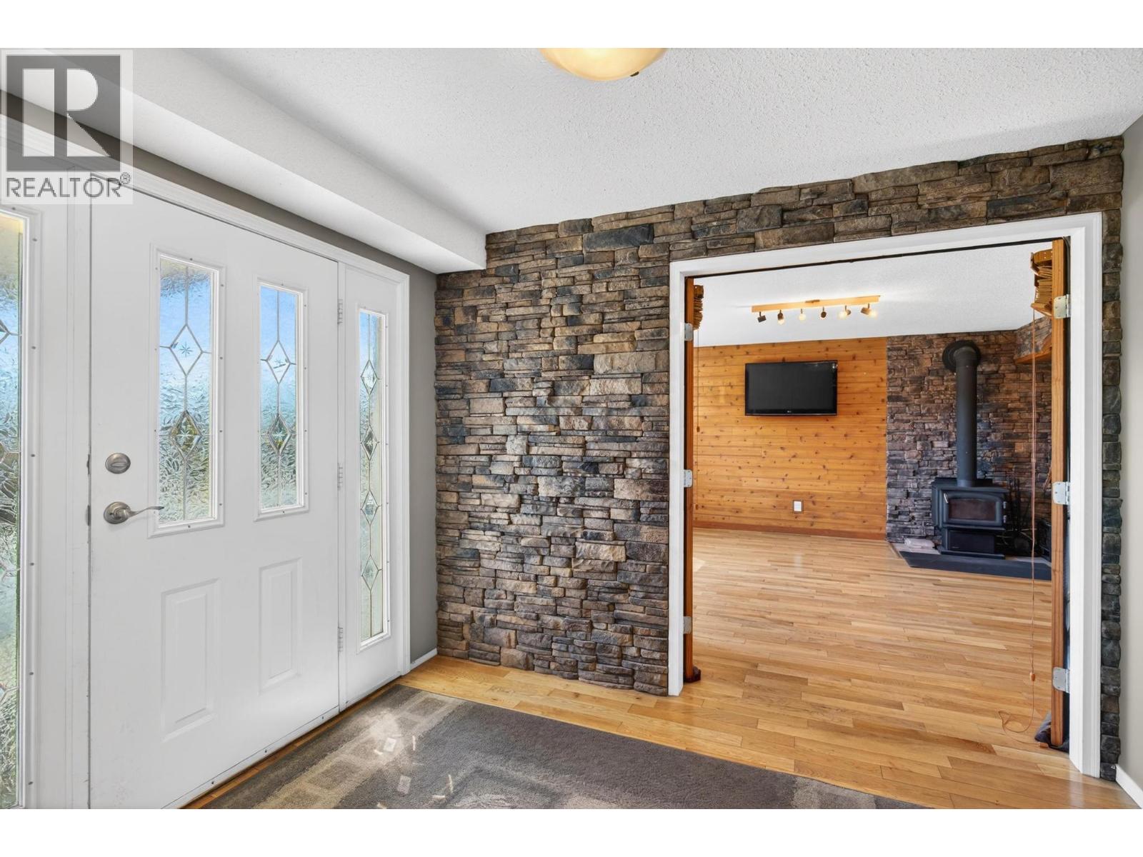 2048 Shamrock Drive, West Kelowna, British Columbia  V4T 1T8 - Photo 5 - 10381355