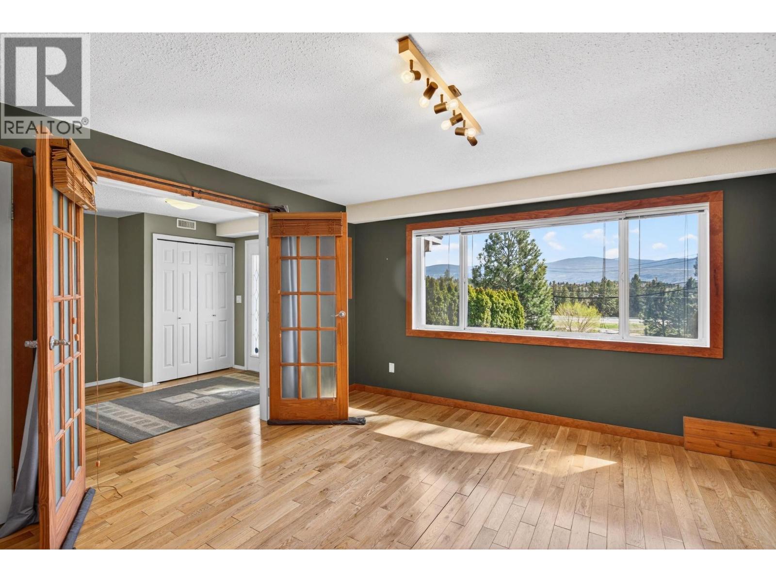 2048 Shamrock Drive, West Kelowna, British Columbia  V4T 1T8 - Photo 9 - 10381355
