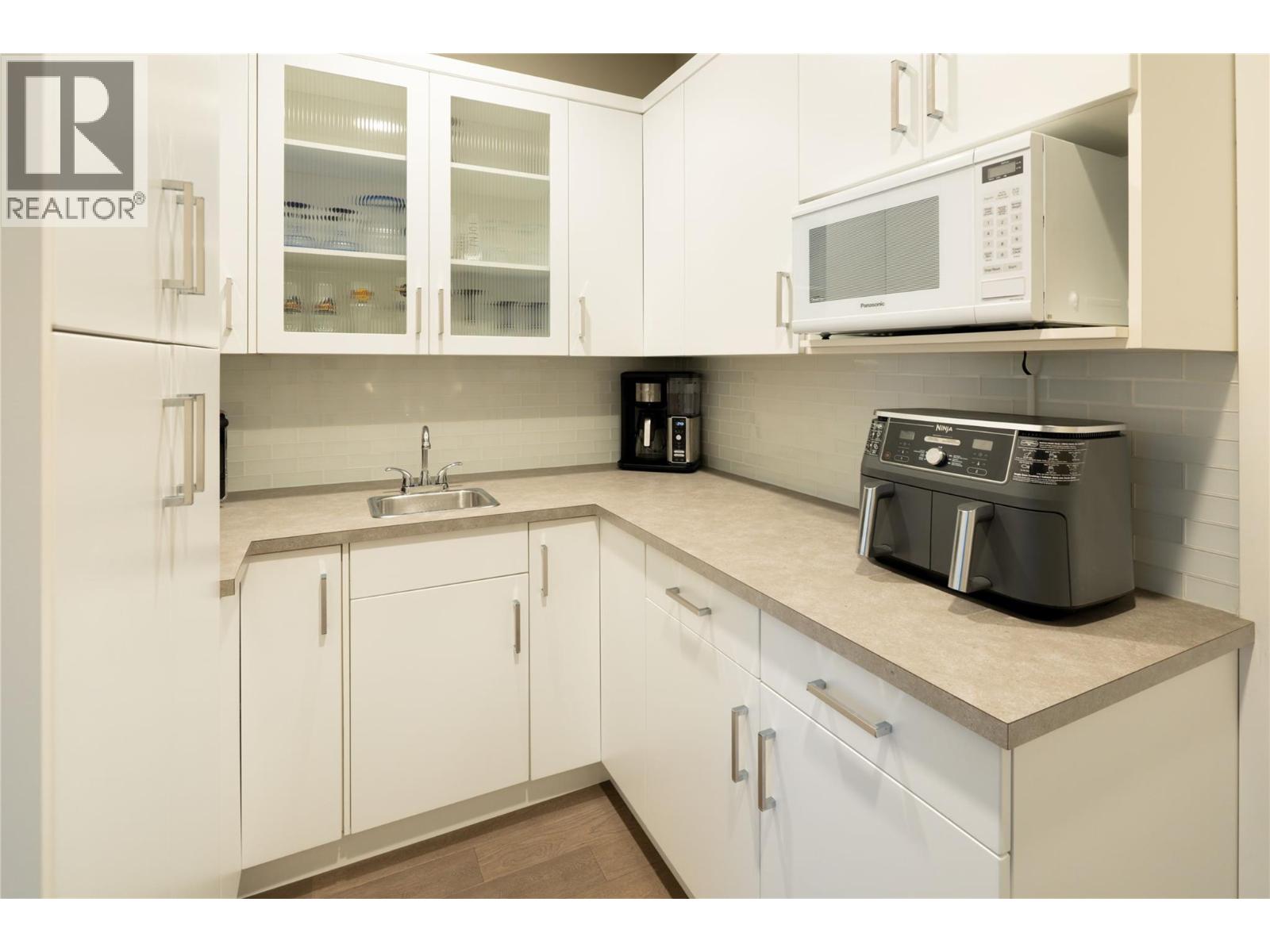1180 Goldfinch Place, Kelowna, British Columbia  V1W 5M1 - Photo 11 - 10384492