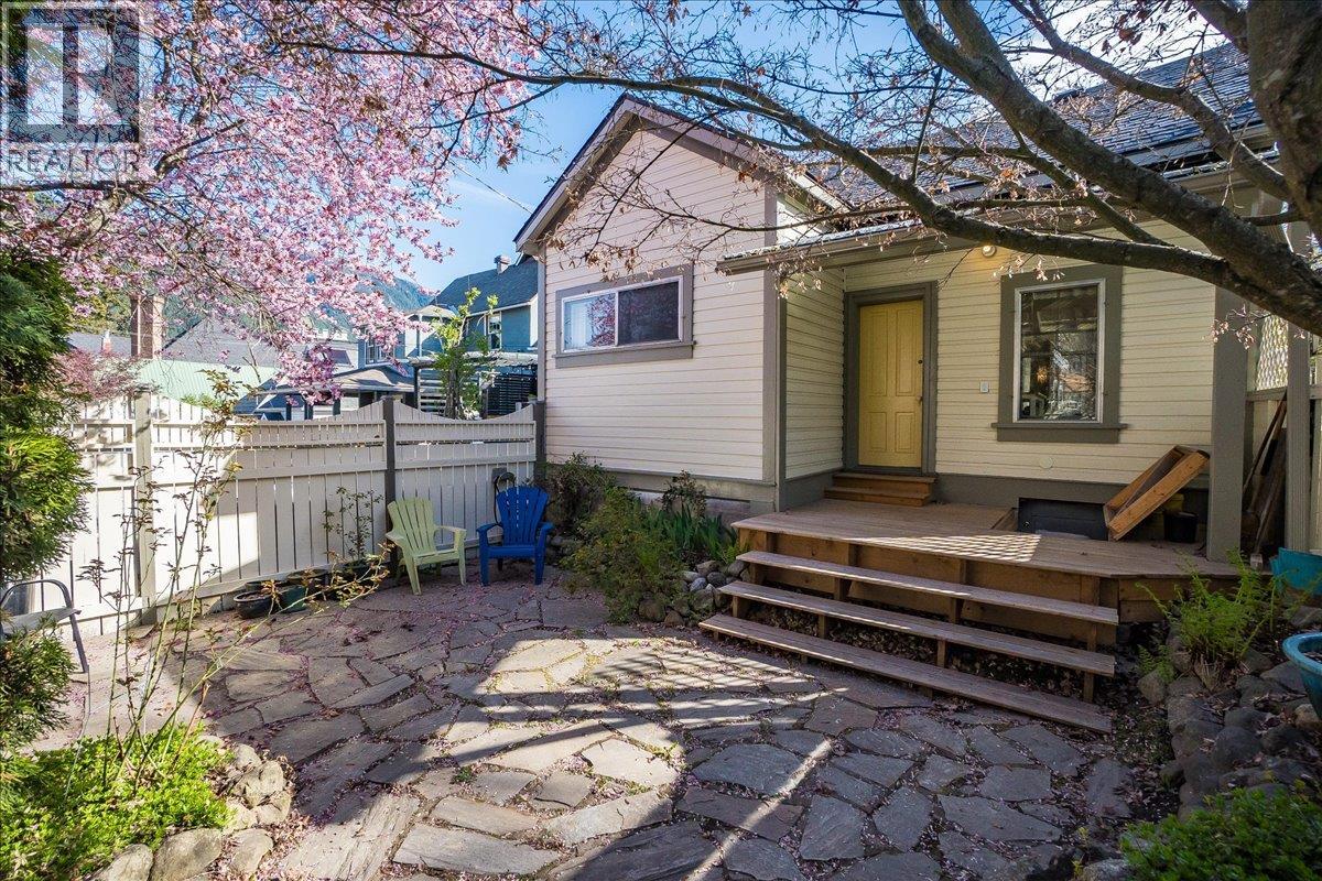 720 Stanley Street, Nelson, British Columbia  V1L 1N5 - Photo 4 - 10385329