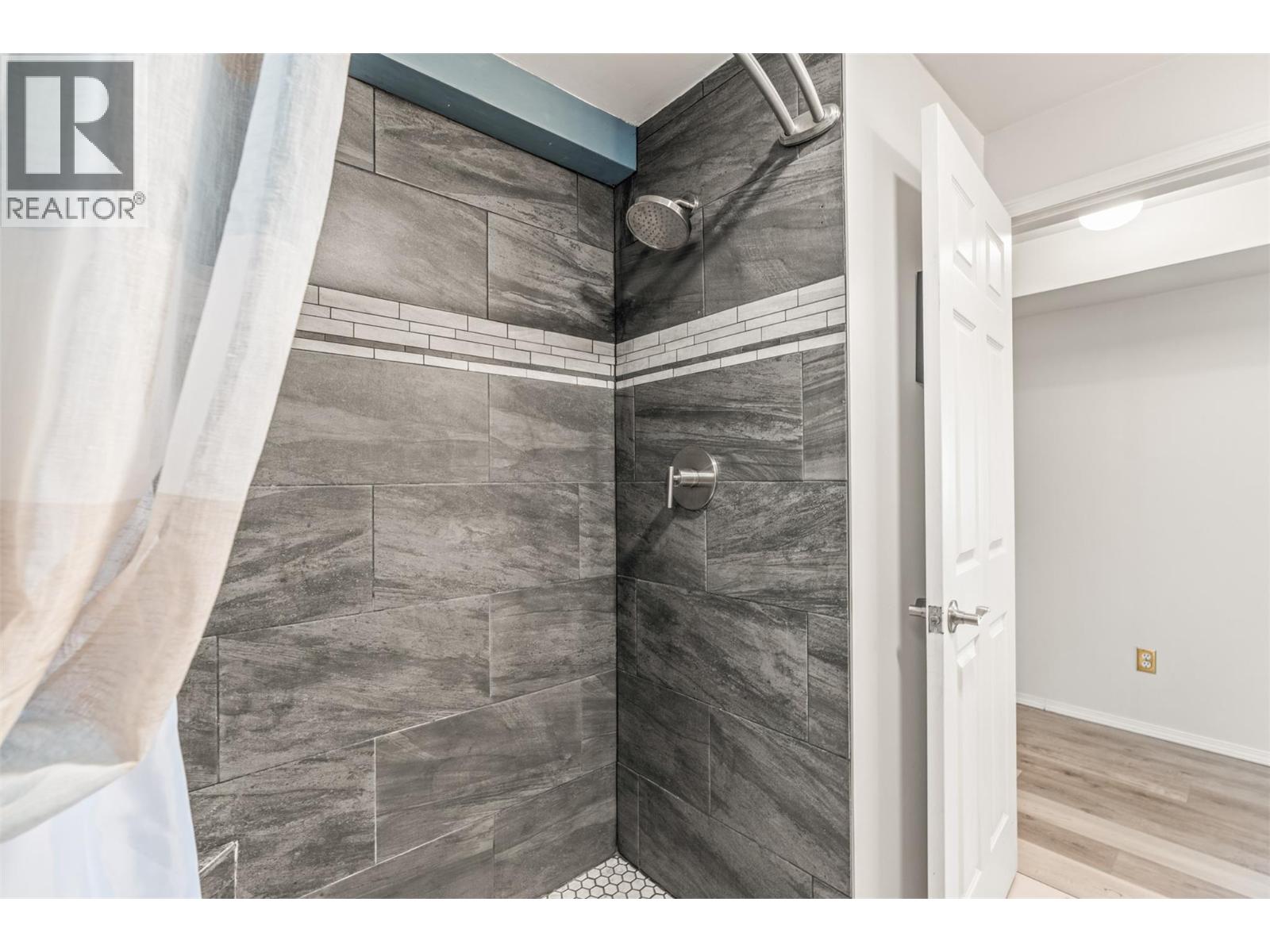 4138 4th Avenue, Peachland, British Columbia  V0H 1X5 - Photo 8 - 10384887