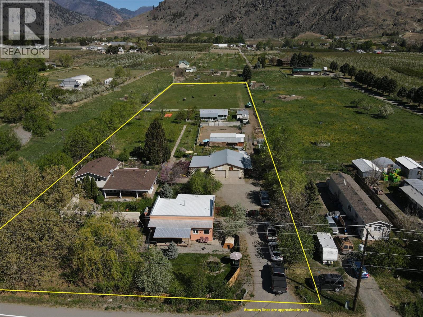 2626 Highway 3, Keremeos, British Columbia  V0X 1N5 - Photo 1 - 10385416