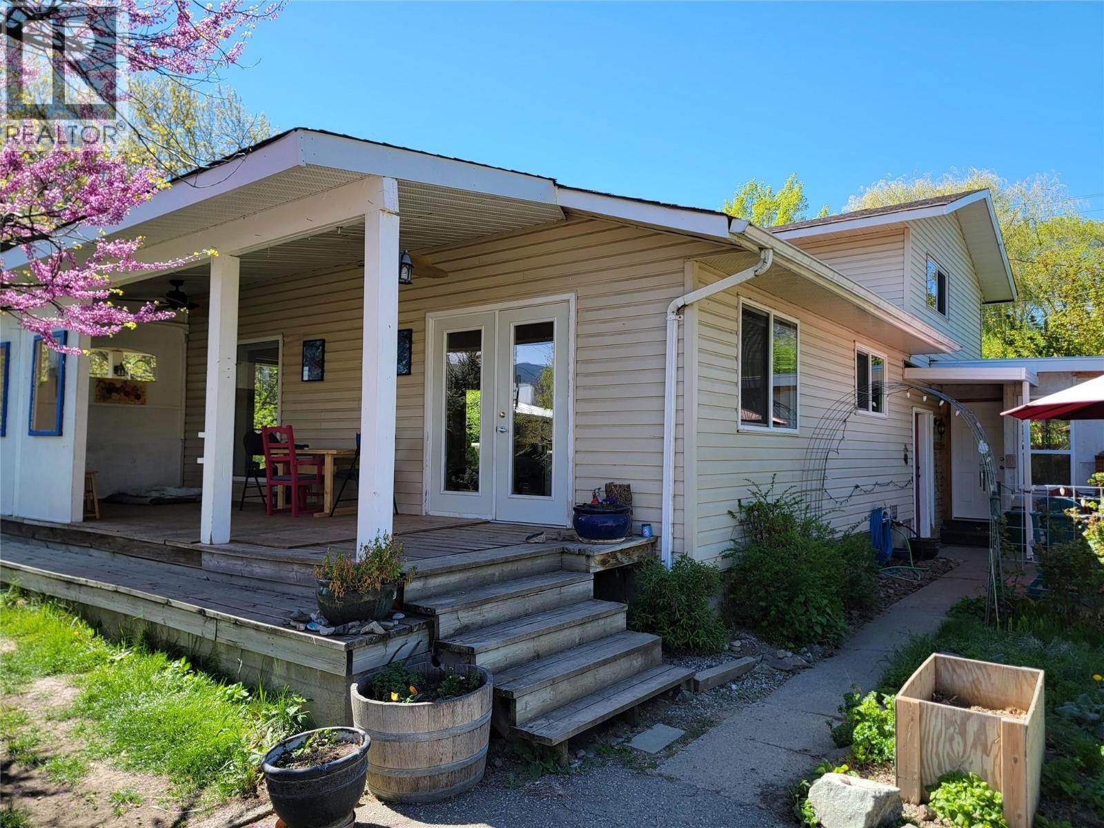 2626 Highway 3, Keremeos, British Columbia  V0X 1N5 - Photo 11 - 10385400