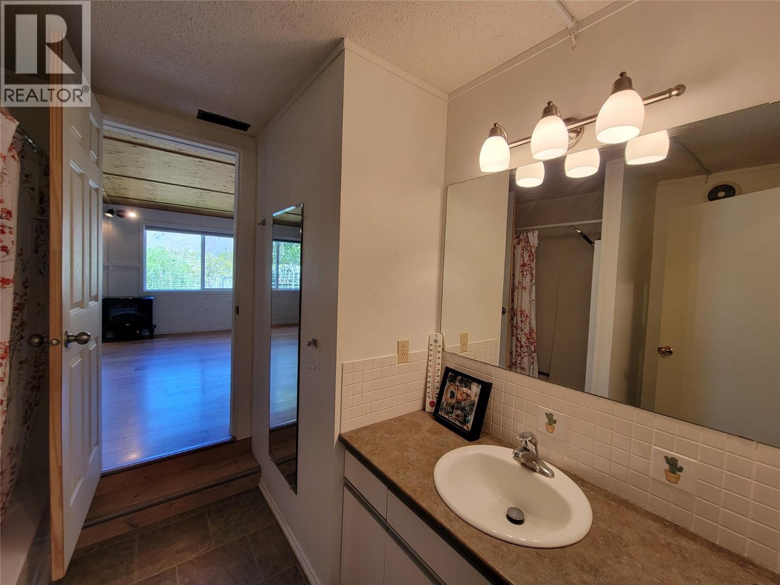 2626 Highway 3, Keremeos, British Columbia  V0X 1N5 - Photo 18 - 10385400