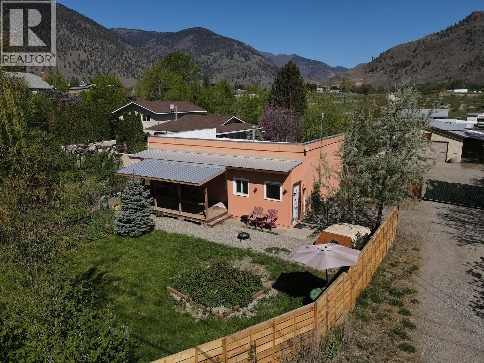 2626 Highway 3, Keremeos, British Columbia  V0X 1N5 - Photo 2 - 10385400