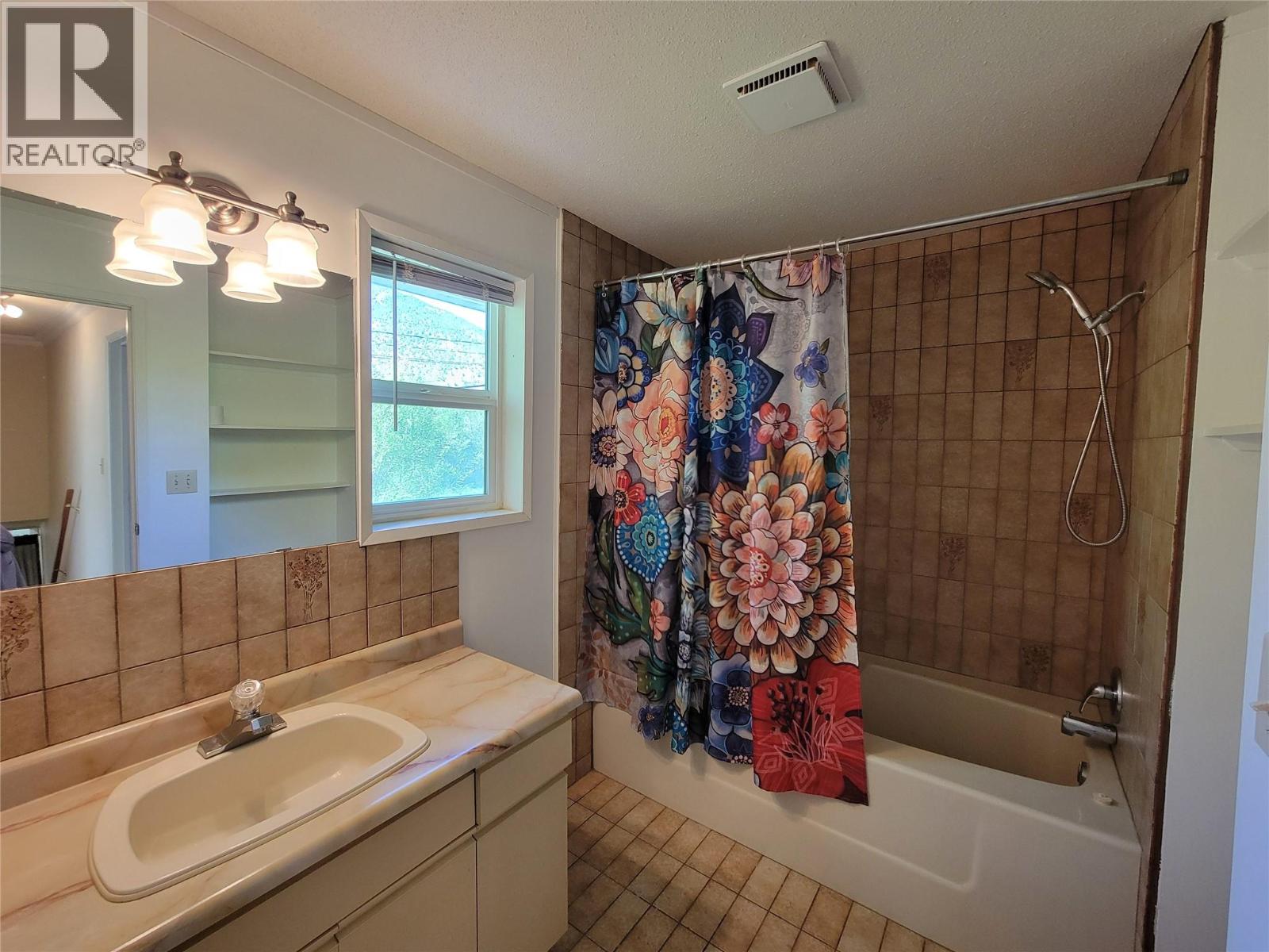 2626 Highway 3, Keremeos, British Columbia  V0X 1N5 - Photo 39 - 10385400