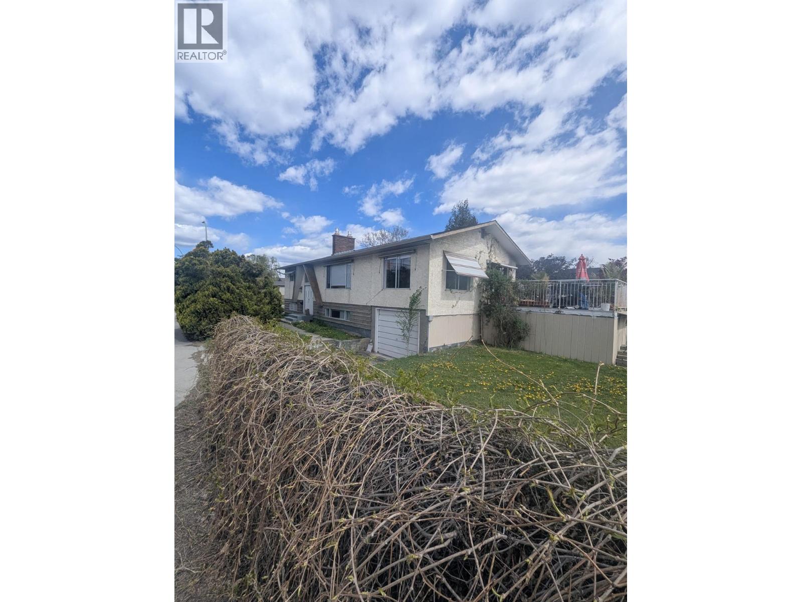 2815 Richter Street, Kelowna, British Columbia  V1Y 2R6 - Photo 2 - 10385424