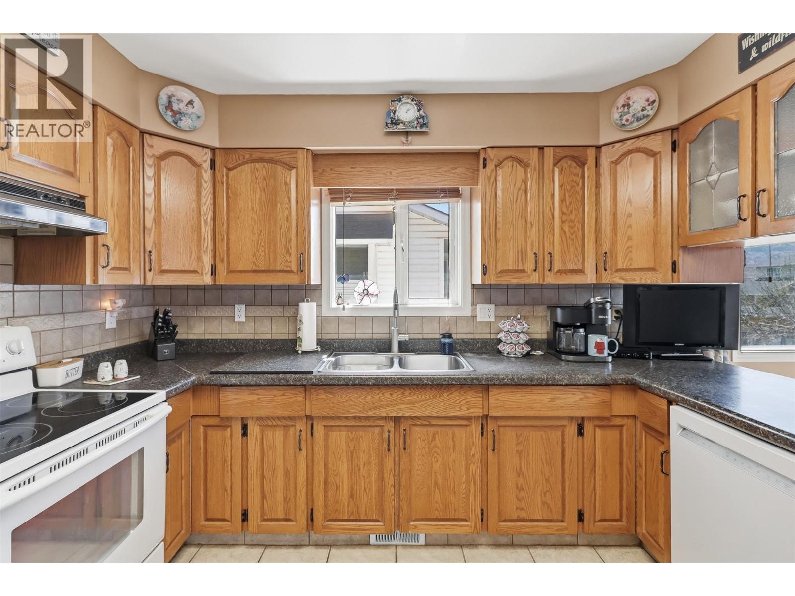 1165 13th Street, Kamloops, British Columbia  V2B 8K4 - Photo 15 - 10385418