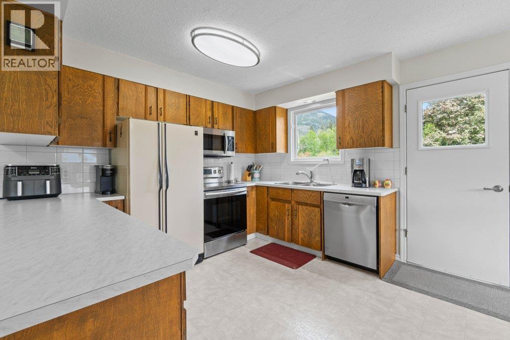 4501 44 Avenue Nw, Salmon Arm, British Columbia  V1E 3A7 - Photo 13 - 10385377