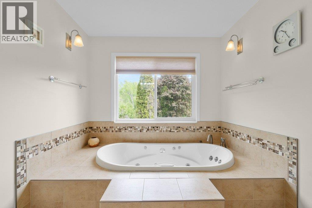 4501 44 Avenue Nw, Salmon Arm, British Columbia  V1E 3A7 - Photo 32 - 10385377