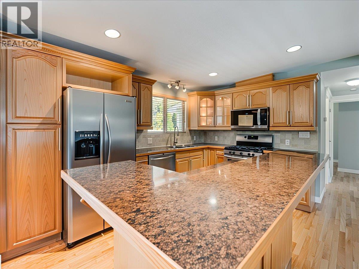 3833 Dogwood Drive, Trail, British Columbia  V1R 2V4 - Photo 3 - 10385437