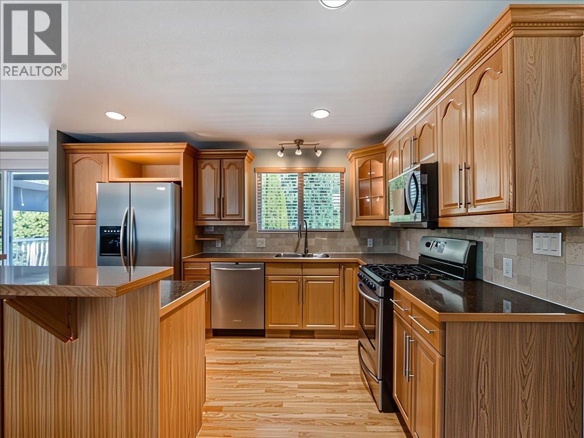 3833 Dogwood Drive, Trail, British Columbia  V1R 2V4 - Photo 6 - 10385437