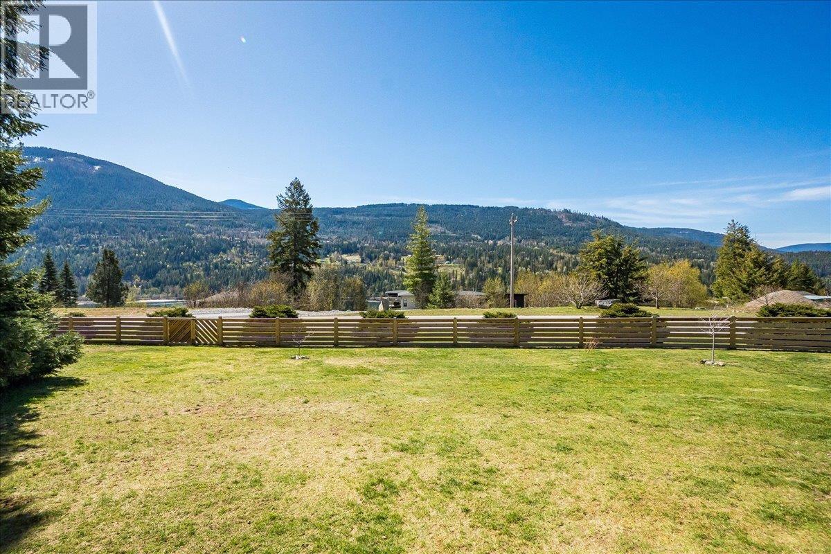 5839 Sunset Drive, Nelson, British Columbia  V1L 6X9 - Photo 6 - 10384797
